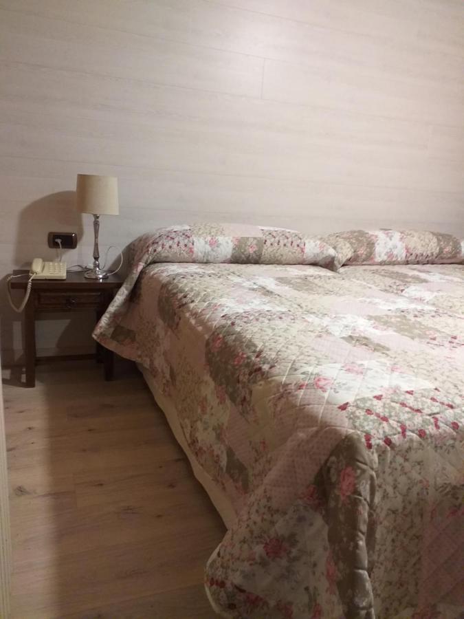 Hotel Giral Biescas  Extérieur photo