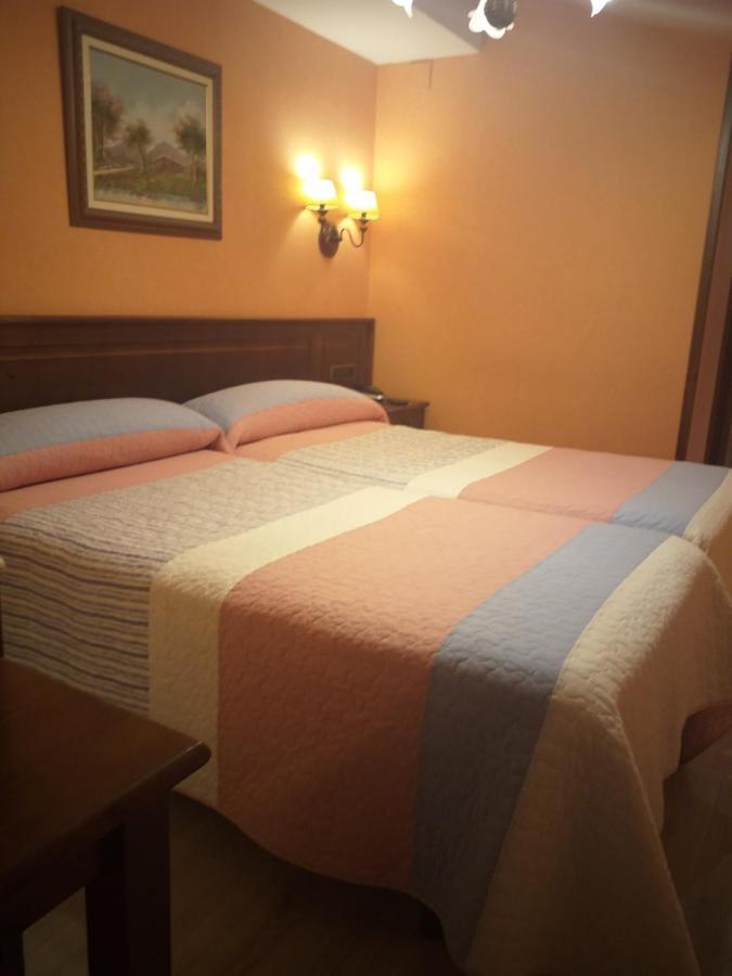 Hotel Giral Biescas  Extérieur photo