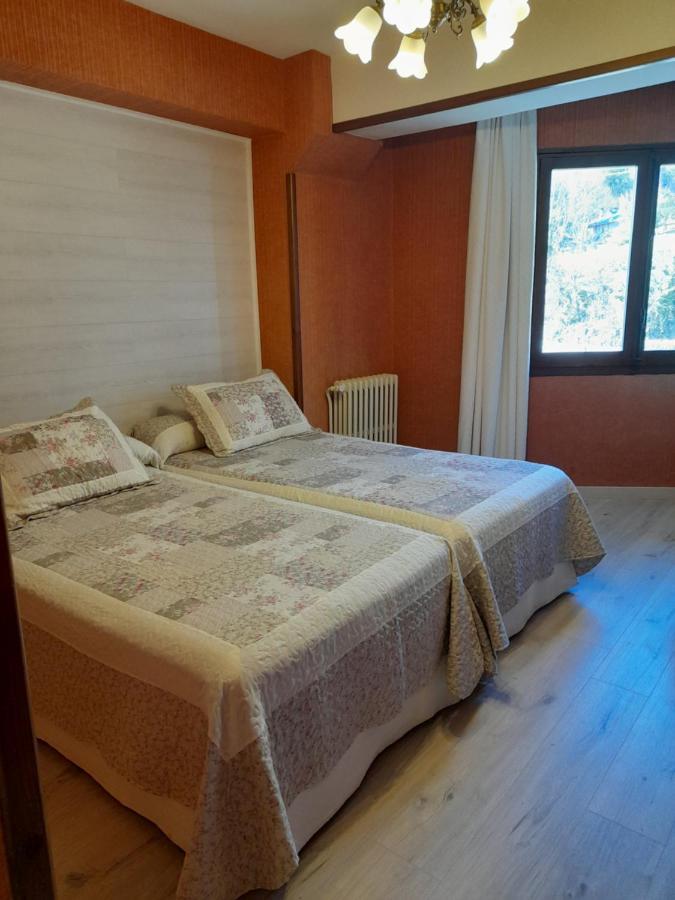 Hotel Giral Biescas  Extérieur photo
