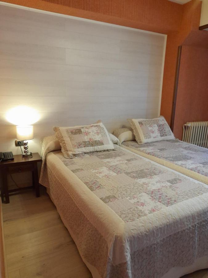 Hotel Giral Biescas  Extérieur photo