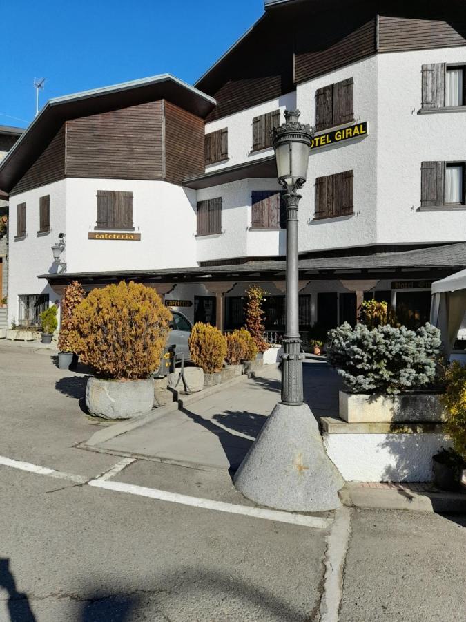 Hotel Giral Biescas  Extérieur photo